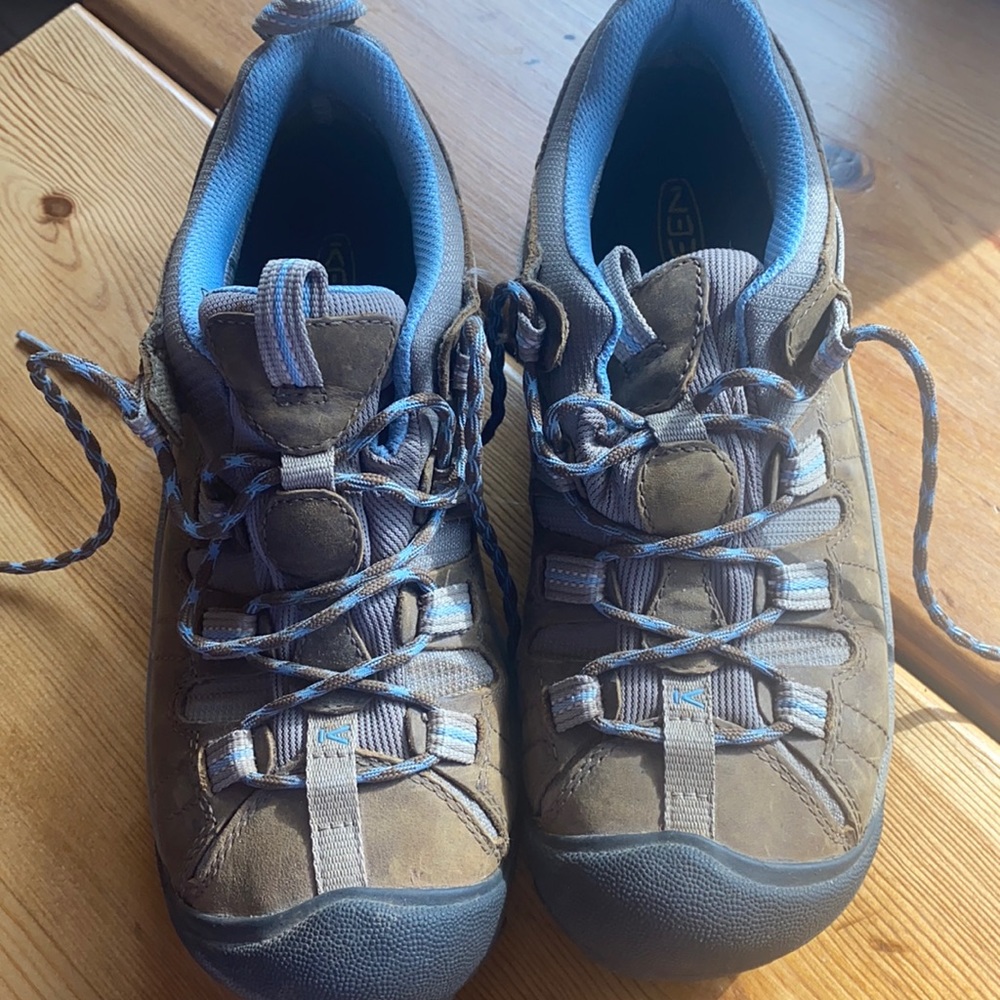 Keen Hiking Shoes waterproof.  Great tread.  Excellent used condition!